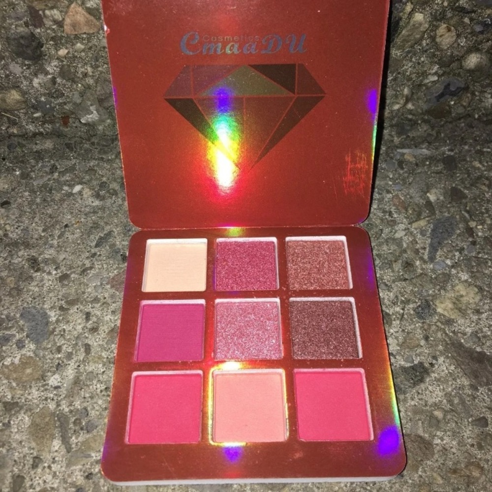 Cmaadu Cosmetics eyeshadow palette